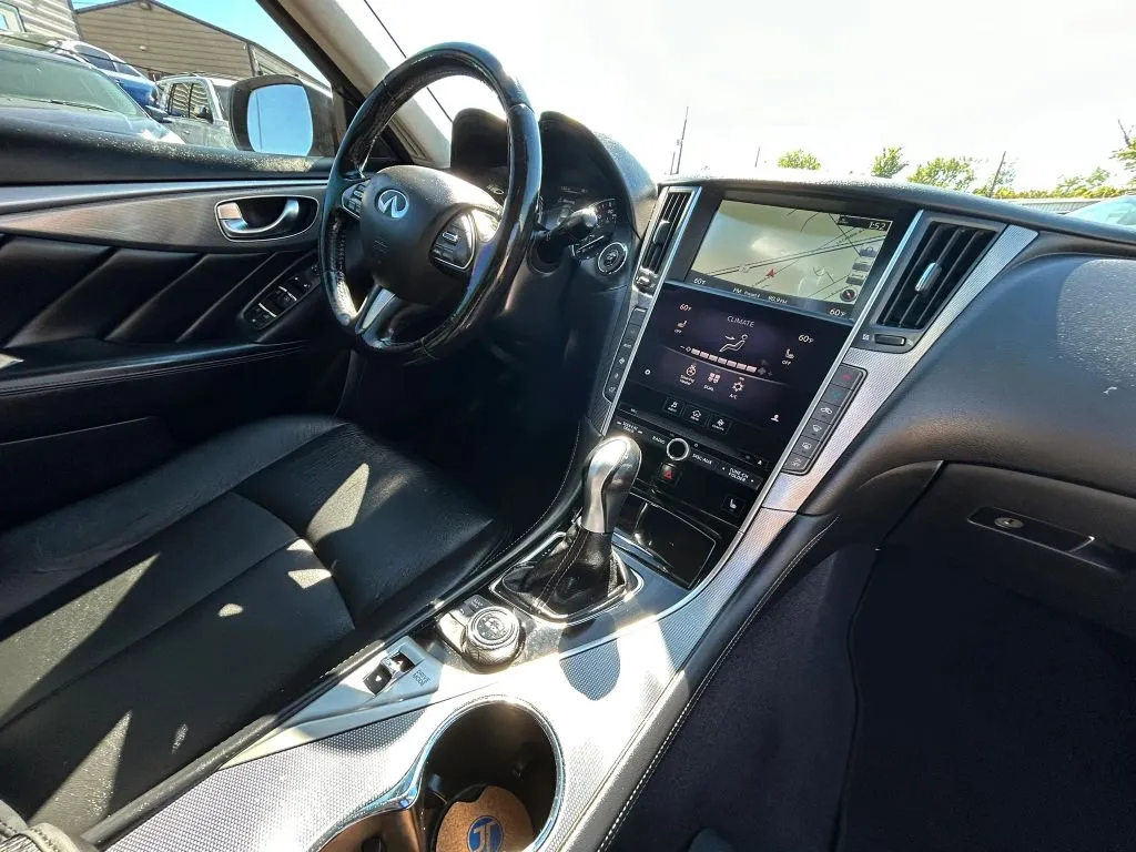 Infiniti Q50 photo 30
