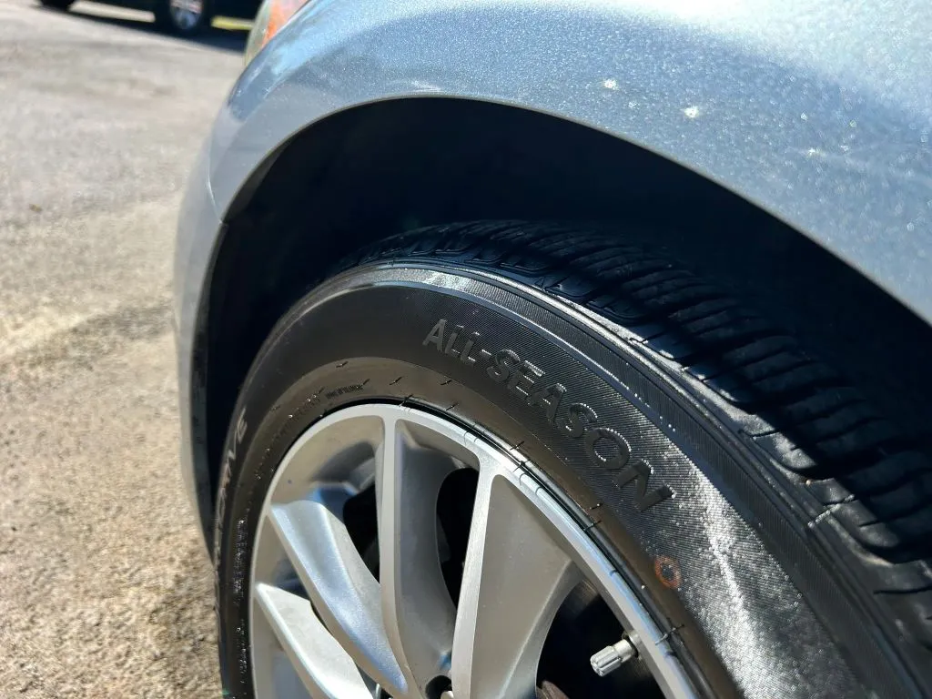 Infiniti Q50 photo 24