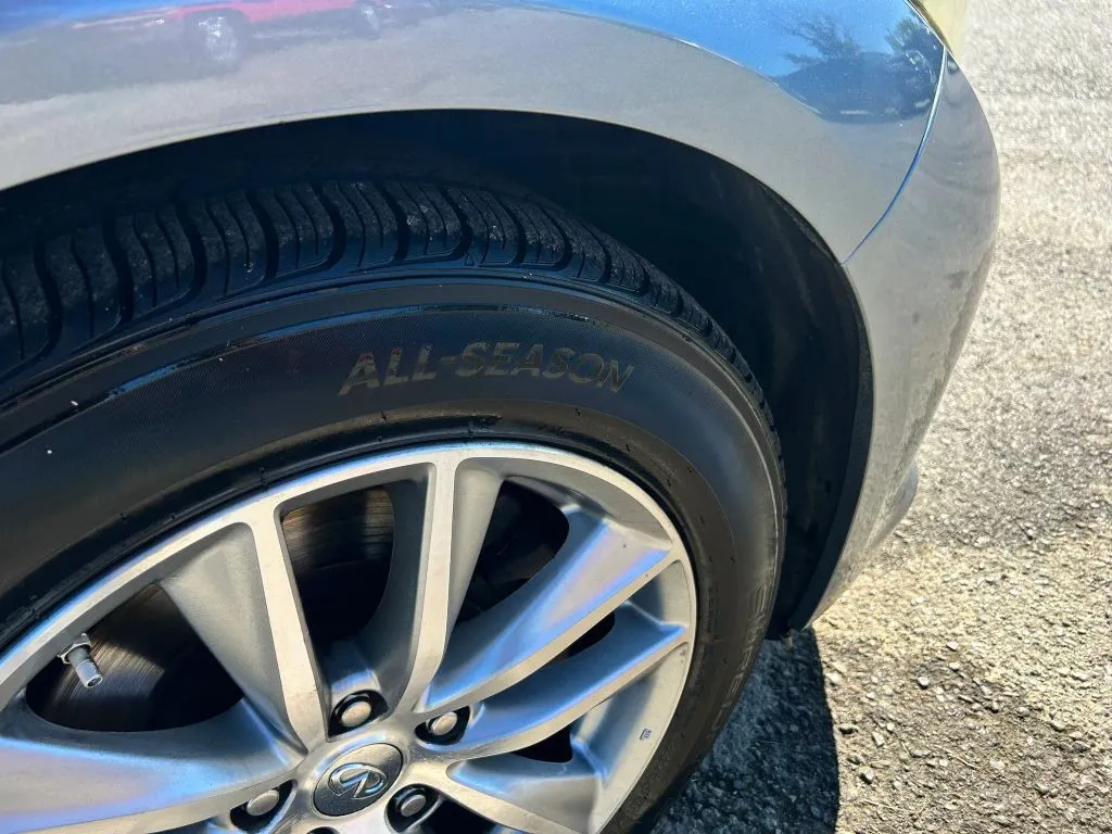 Infiniti Q50 photo 41