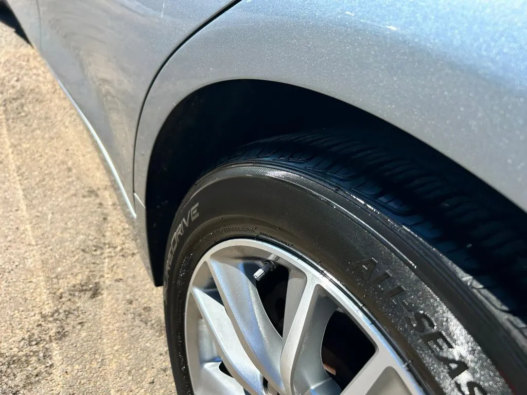 Infiniti Q50 photo 26