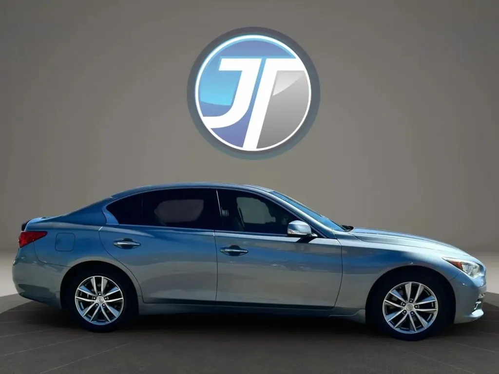 Infiniti Q50 photo 16