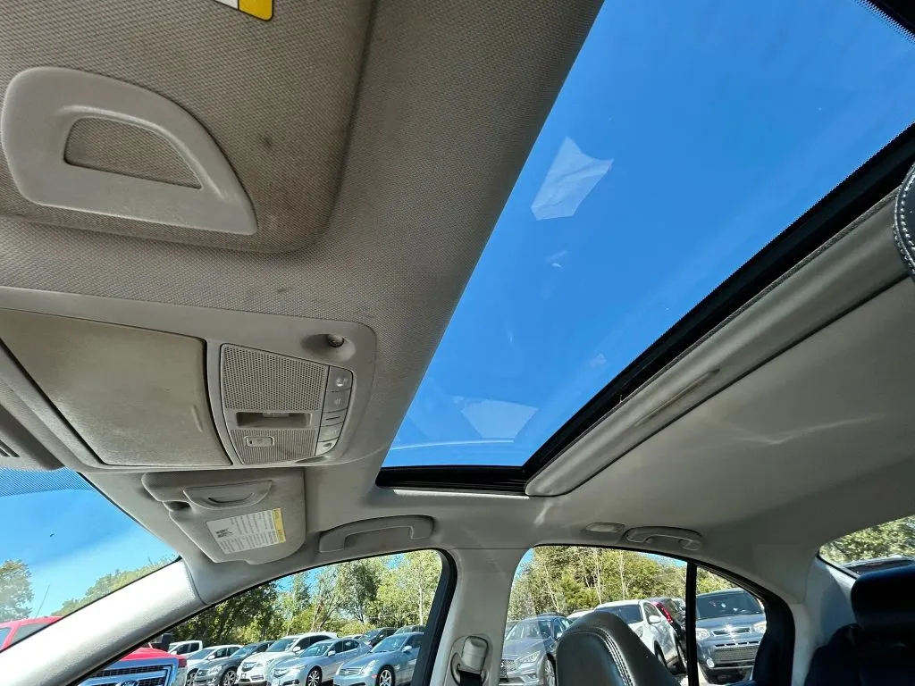 Infiniti Q50 photo 27