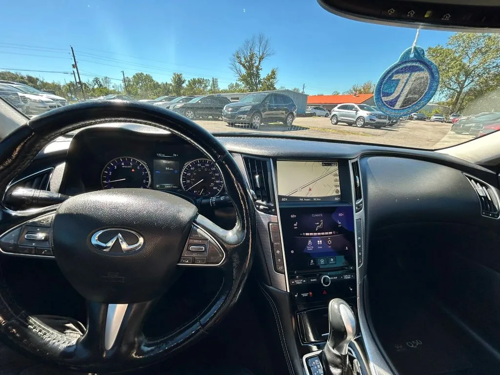 Infiniti Q50 photo 29