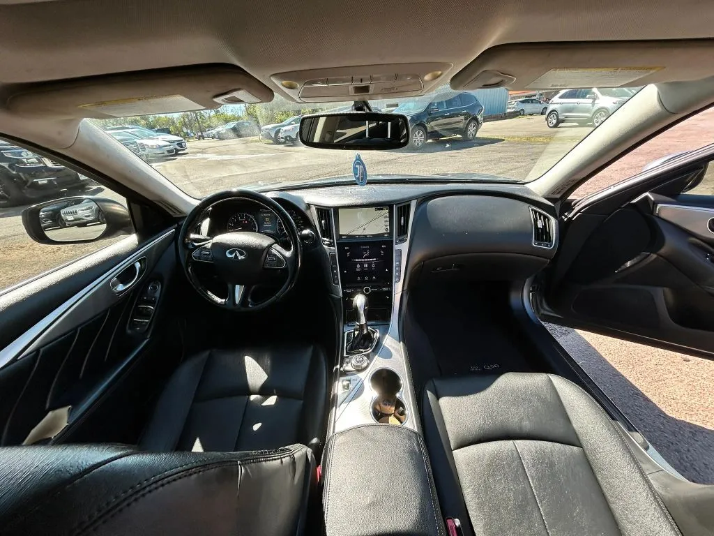Infiniti Q50 photo 36