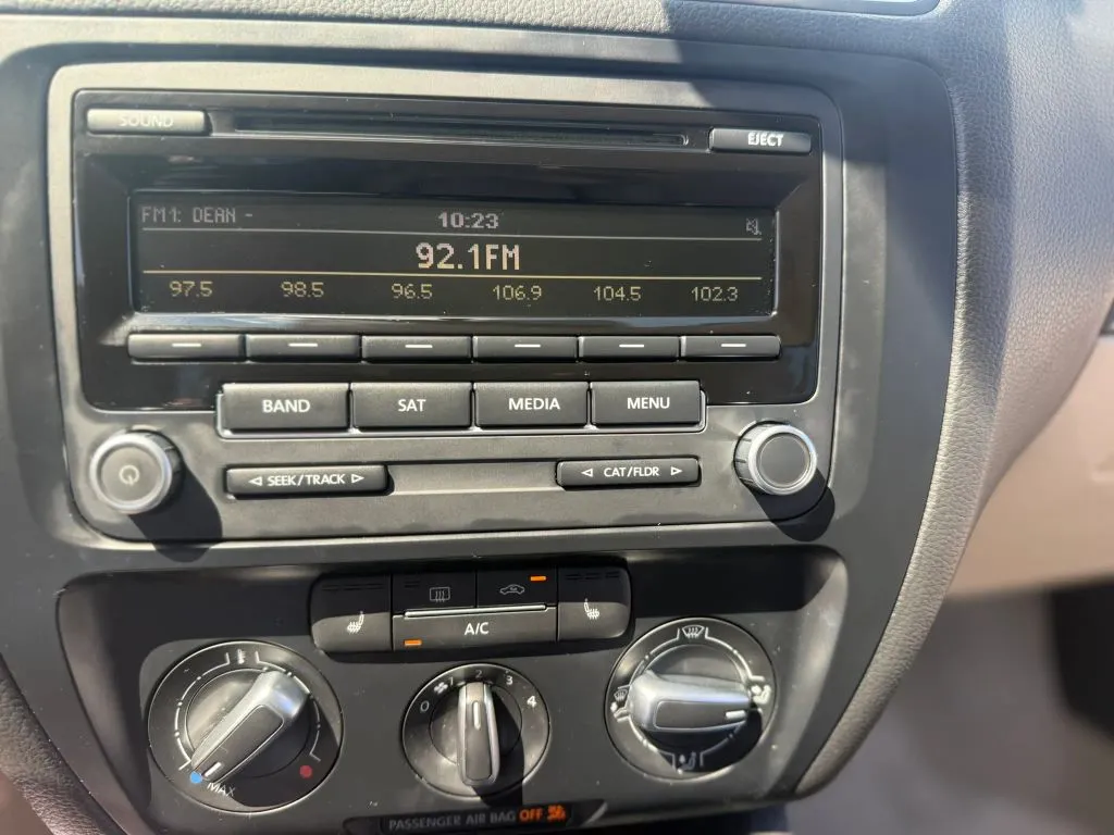 Volkswagen Jetta photo 18