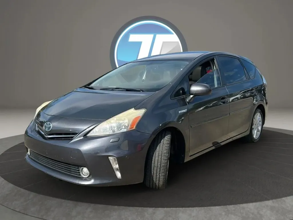 Toyota Prius V photo 7