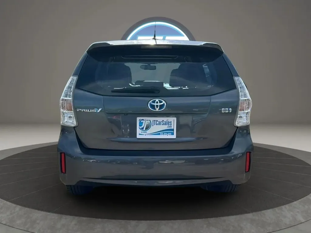Toyota Prius V photo 14