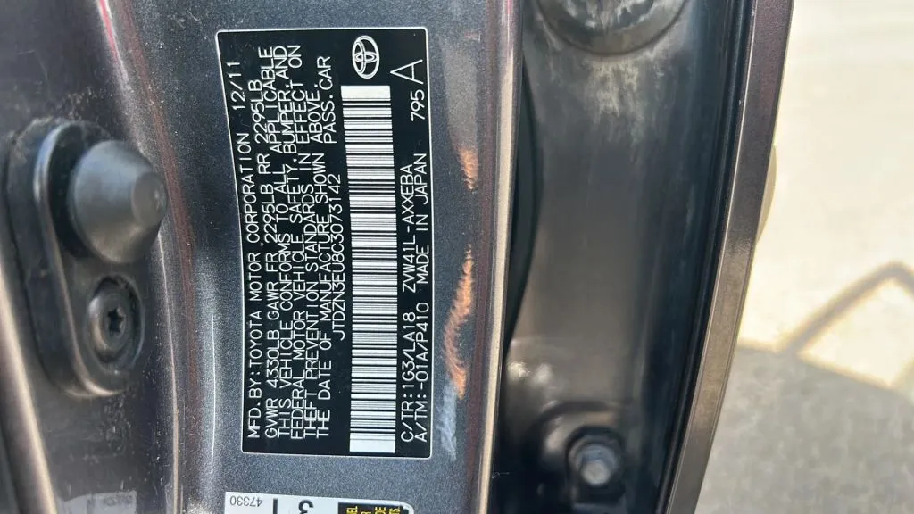Toyota Prius V photo 25