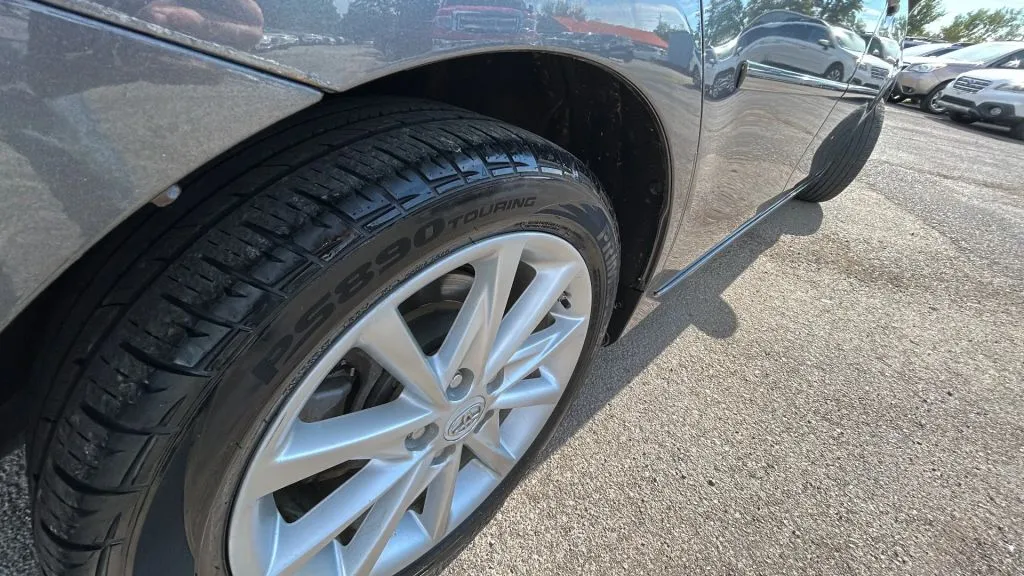 Toyota Prius V photo 22