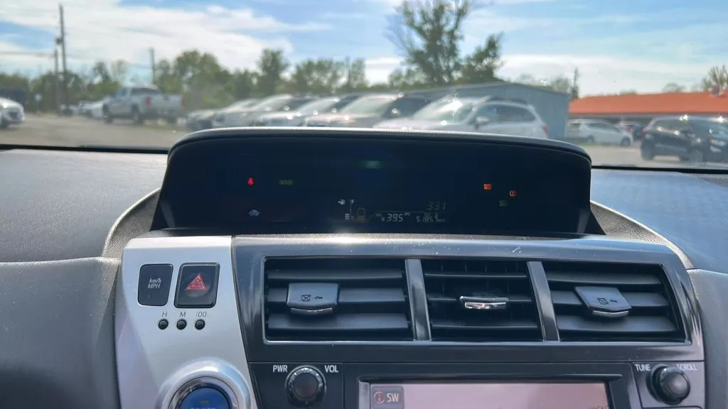 Toyota Prius V photo 20