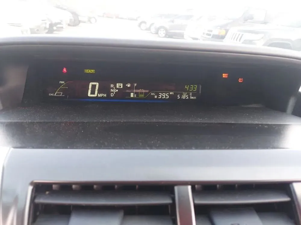 Toyota Prius V photo 17