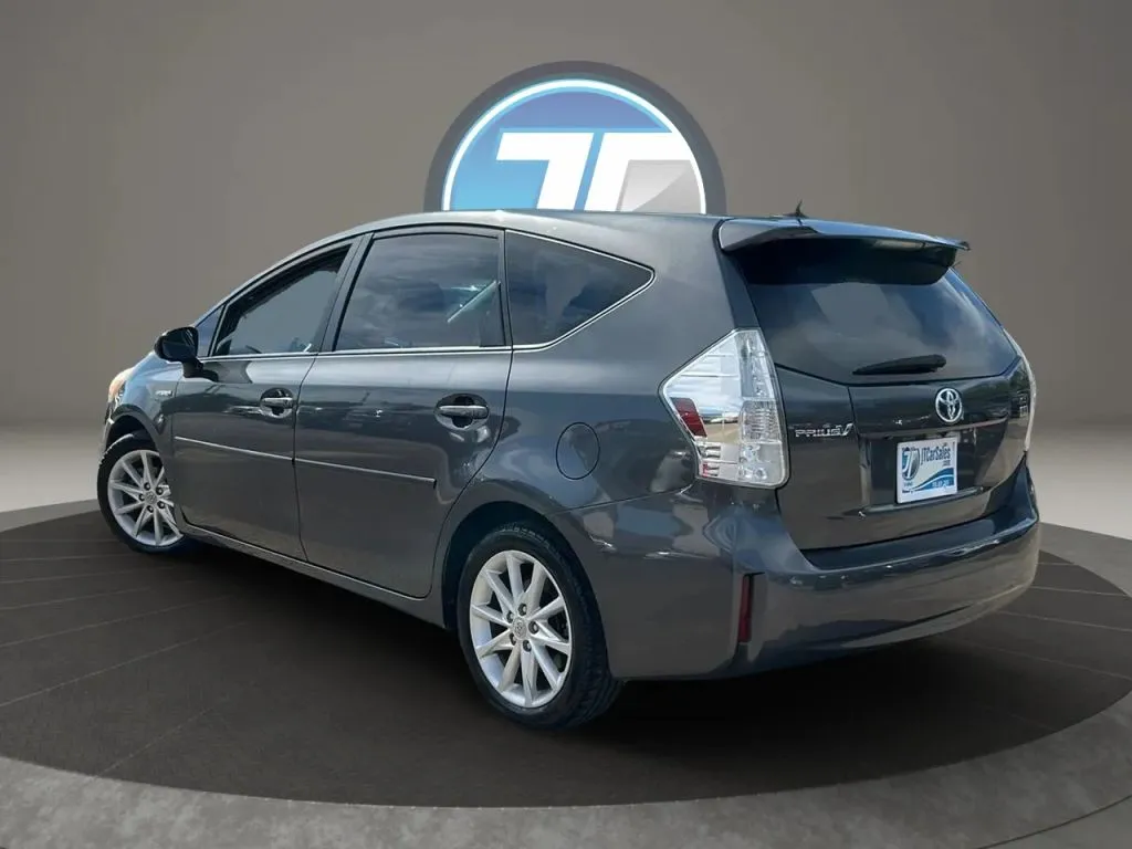 Toyota Prius V photo 19