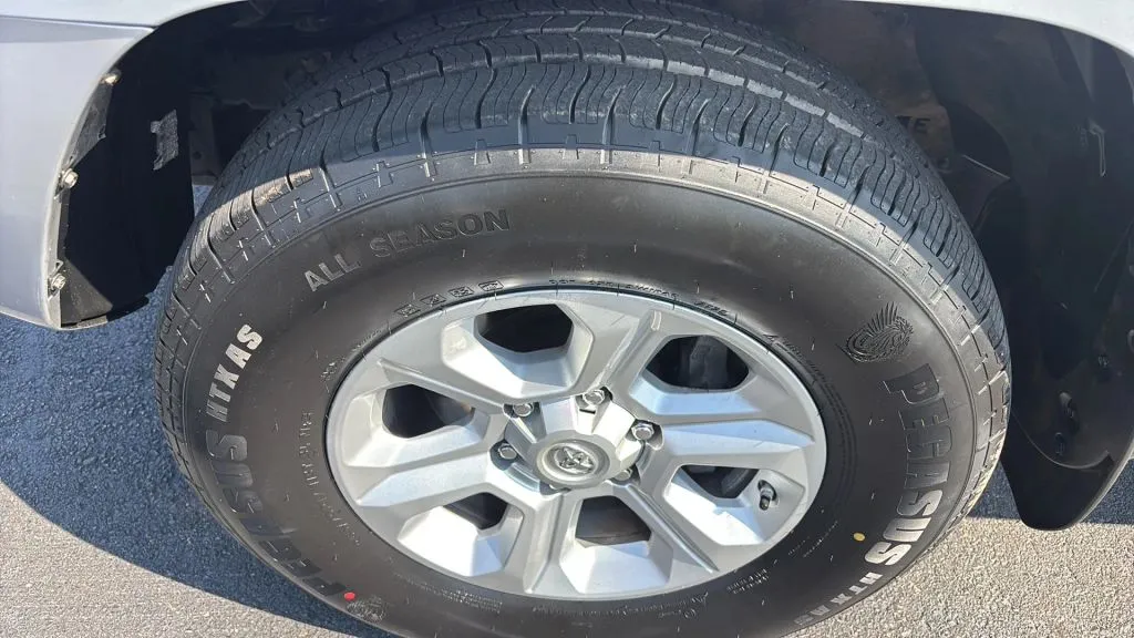Toyota 4Runner photo 36