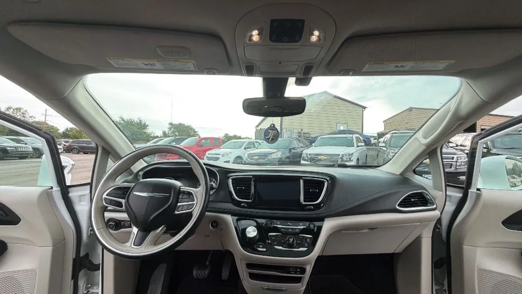 Chrysler Pacifica photo 44