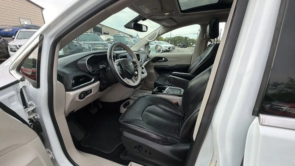 Chrysler Pacifica photo 40