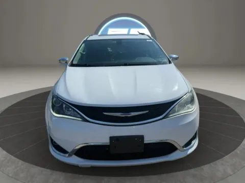 More photos of 2020 Chrysler Pacifica Limited Minivan 4D at JT Wholesale Auto, Inc., OK