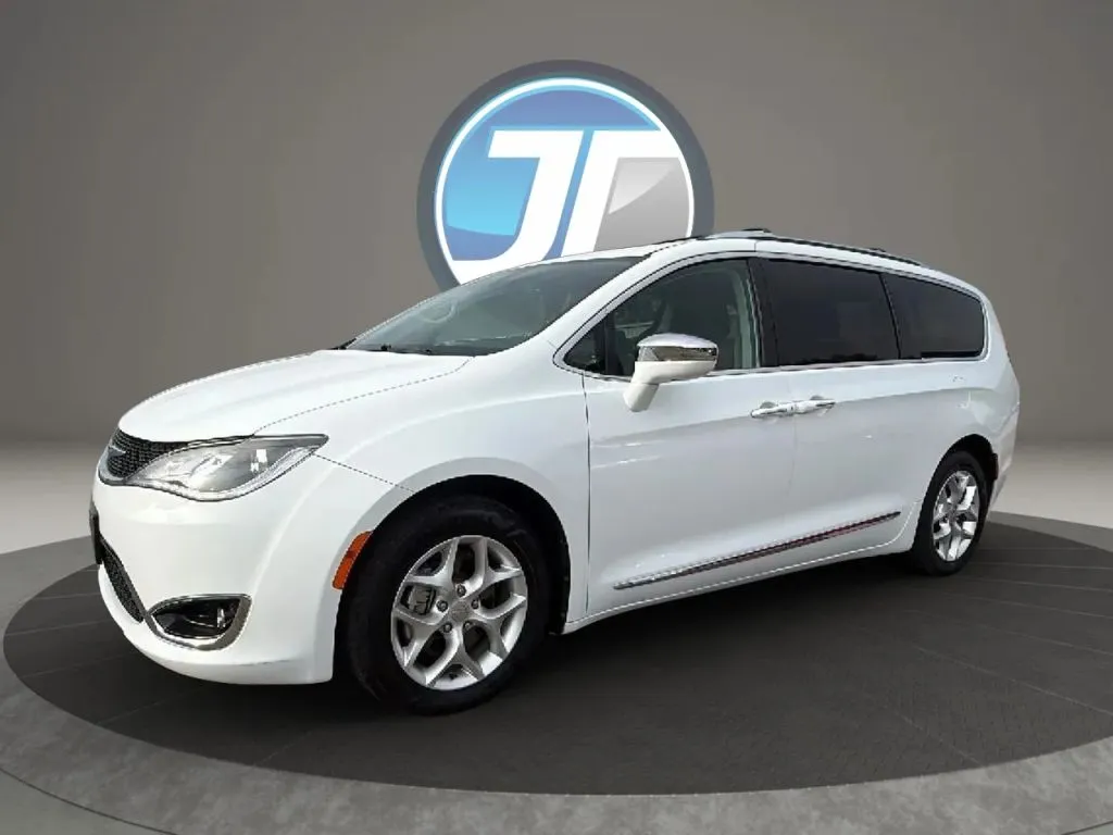 Chrysler Pacifica photo 24