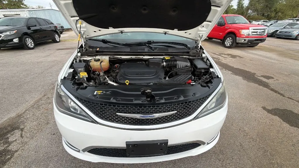 Chrysler Pacifica photo 33