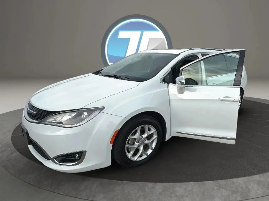 Chrysler Pacifica photo 37