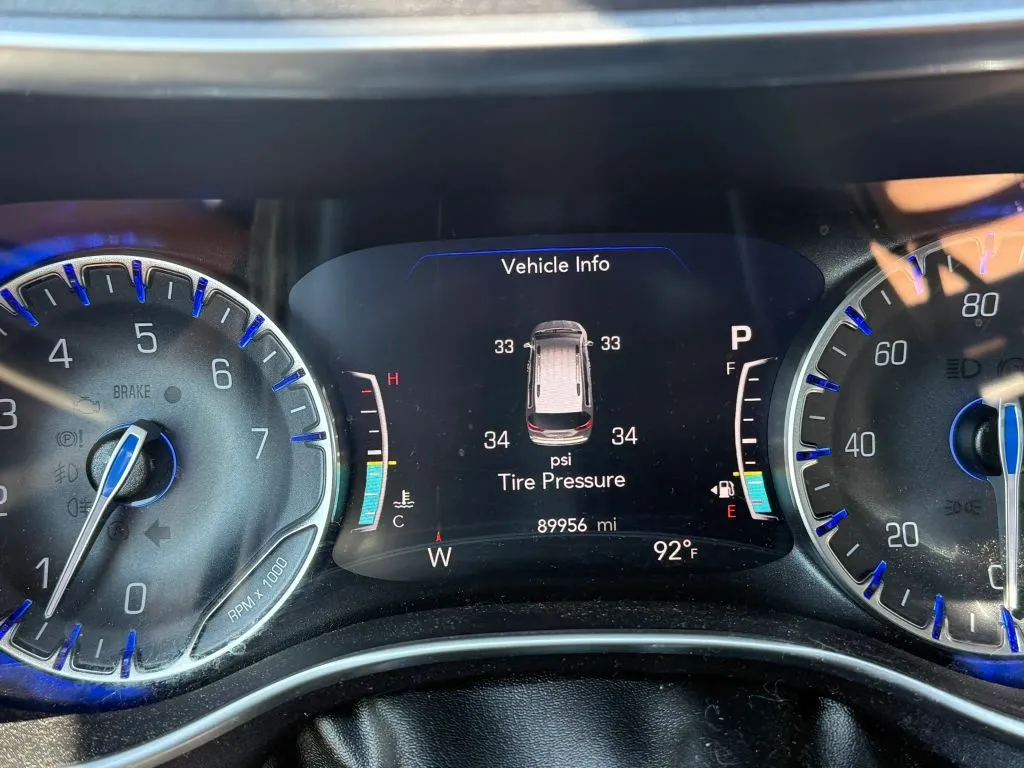 Chrysler Pacifica photo 18