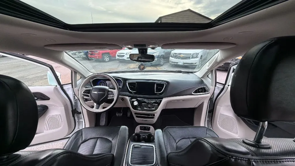 Chrysler Pacifica photo 42