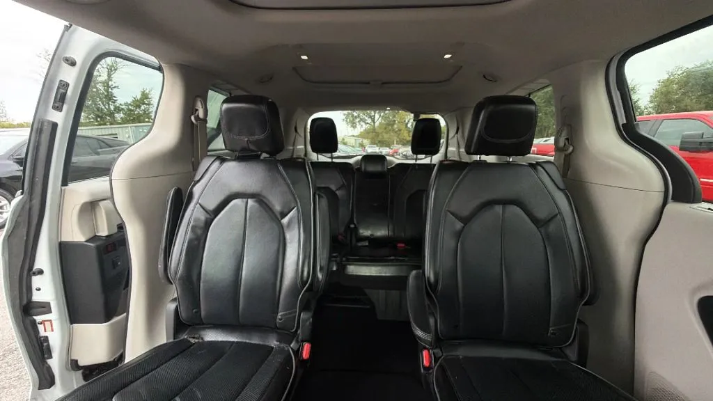 Chrysler Pacifica photo 51
