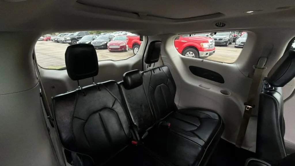 Chrysler Pacifica photo 52