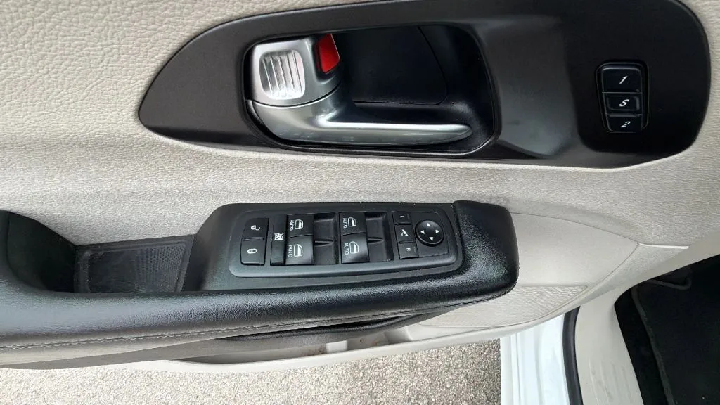 Chrysler Pacifica photo 49