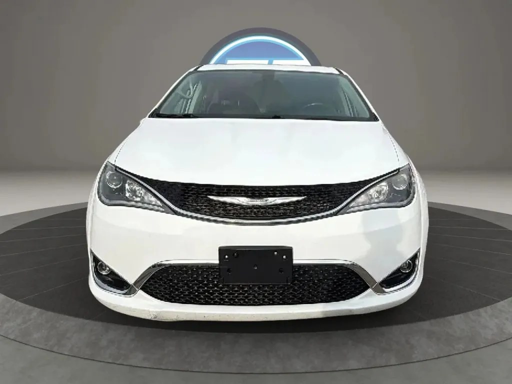 Chrysler Pacifica photo 23