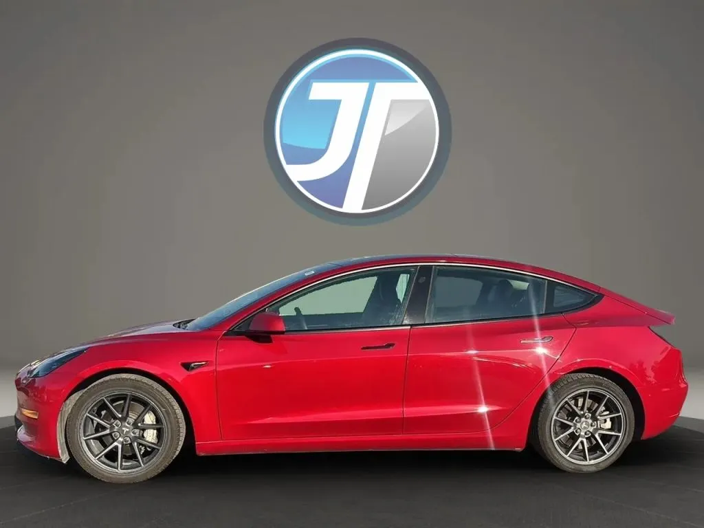 Tesla Model 3 photo 18