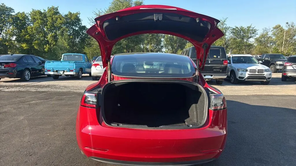 Tesla Model 3 photo 21