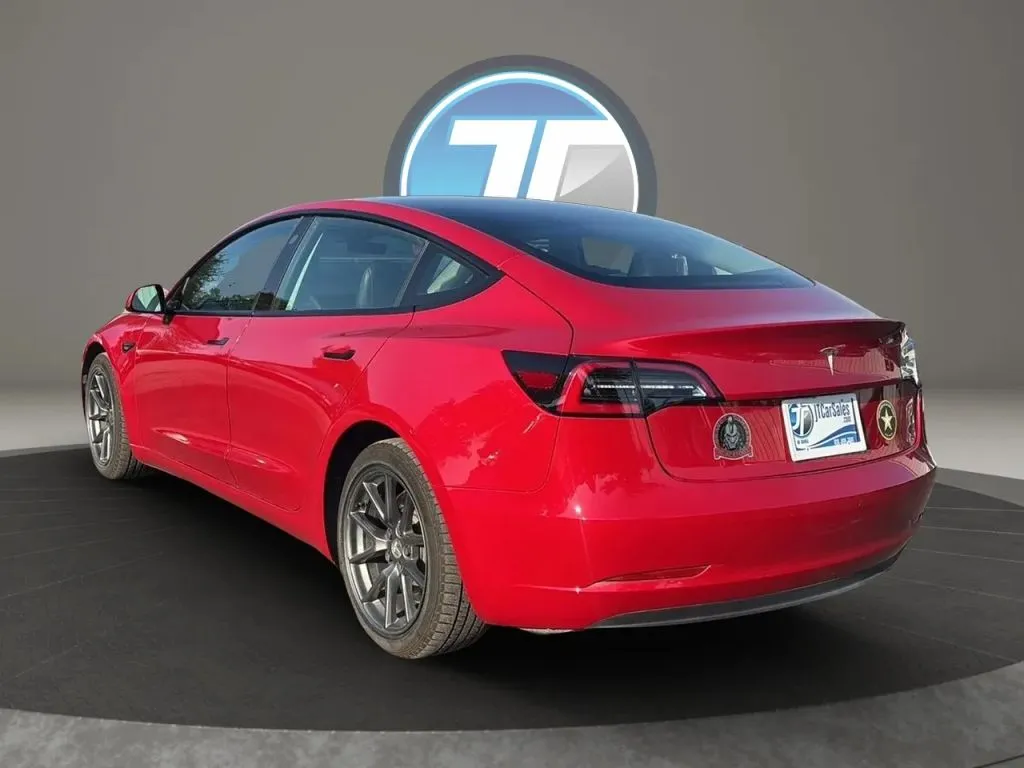 Tesla Model 3 photo 4
