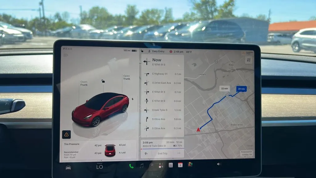 Tesla Model 3 photo 32