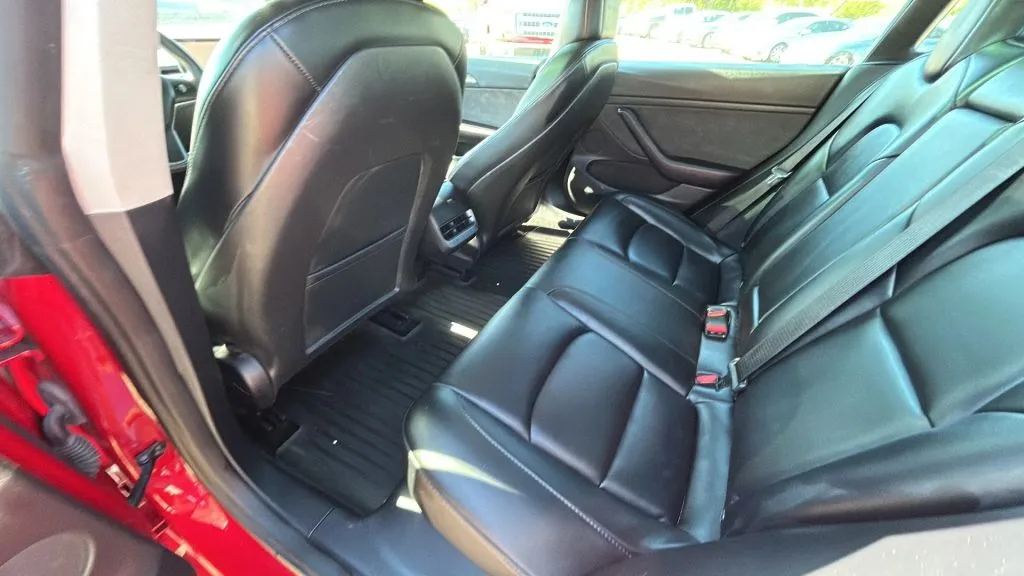 Tesla Model 3 photo 11