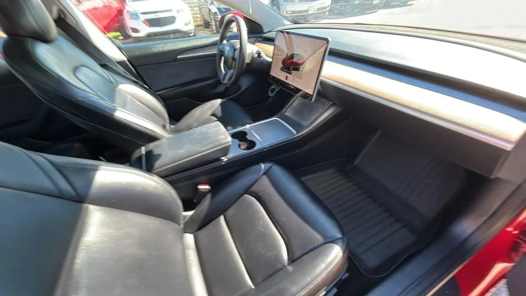 Tesla Model 3 photo 38