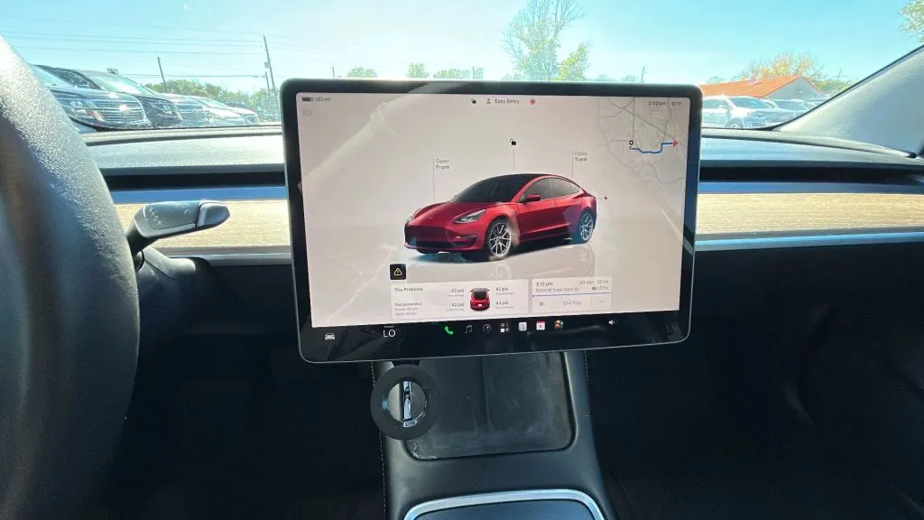 Tesla Model 3 photo 39