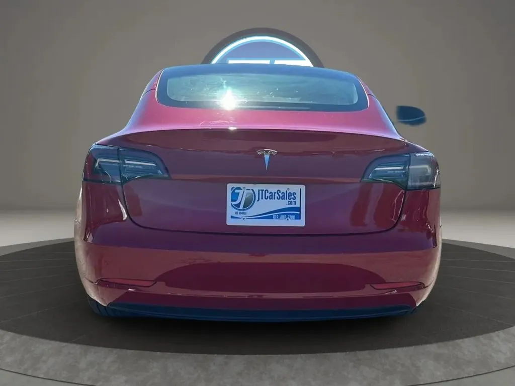 Tesla Model 3 photo 9