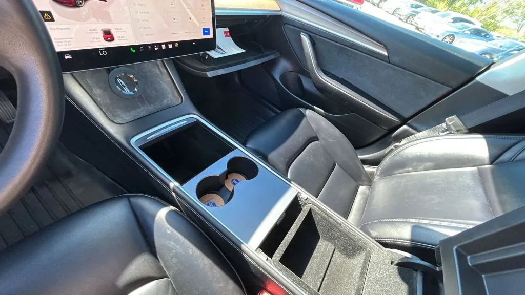 Tesla Model 3 photo 40