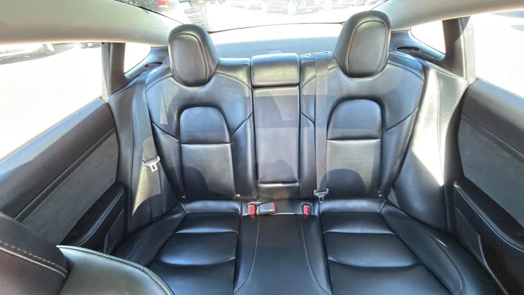 Tesla Model 3 photo 26