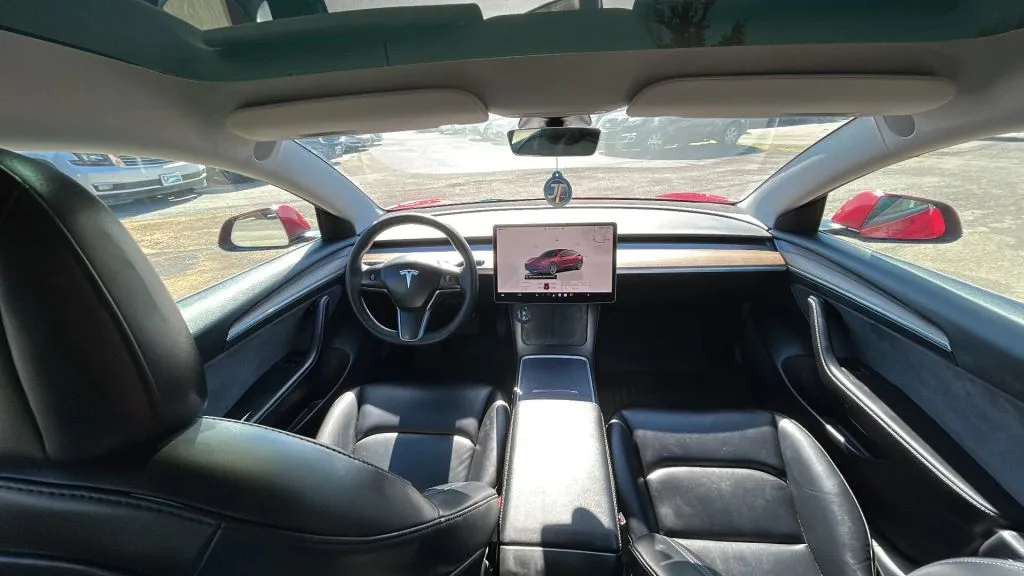 Tesla Model 3 photo 23