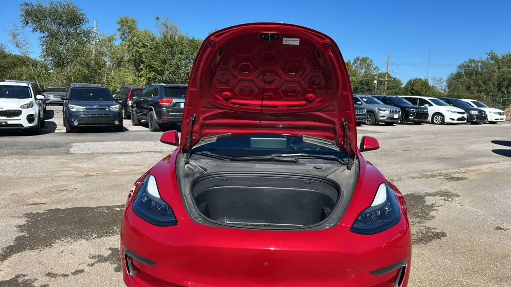Tesla Model 3 photo 30