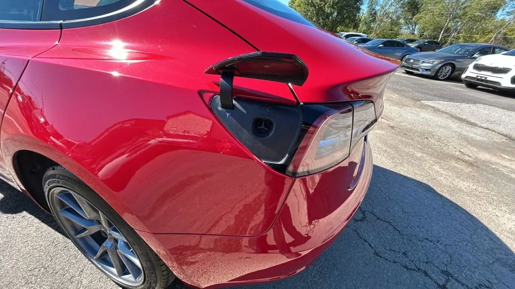 Tesla Model 3 photo 31