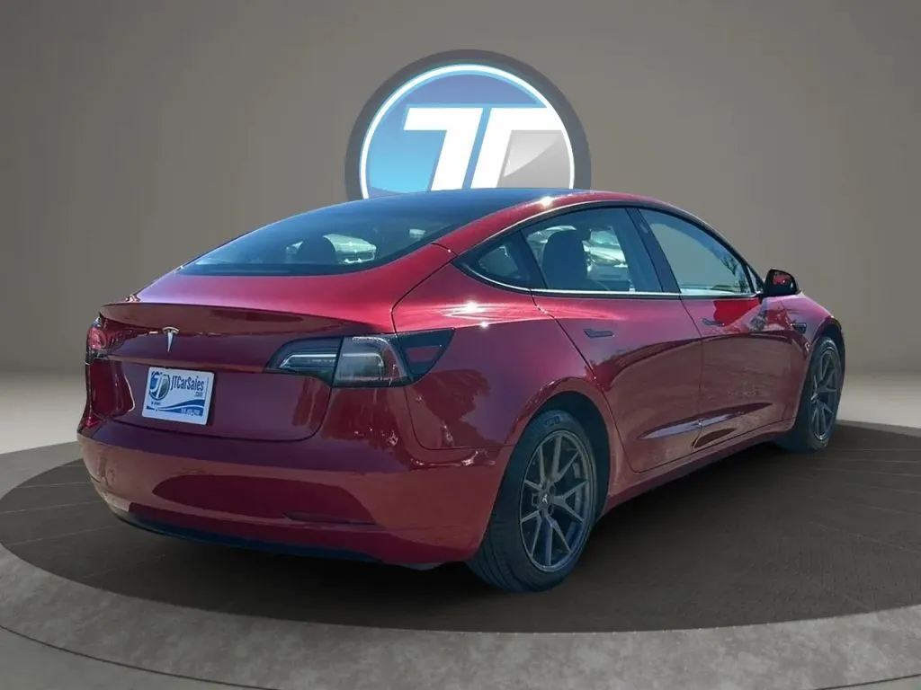 Tesla Model 3 photo 22