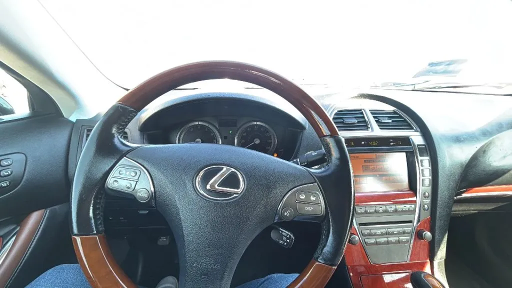 Lexus ES photo 35