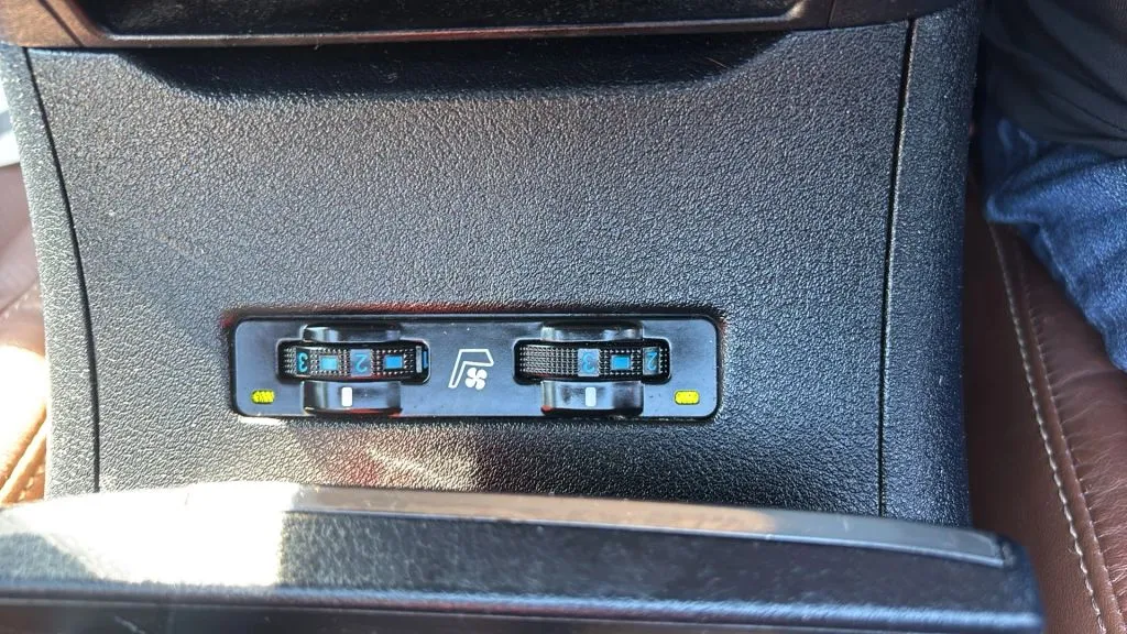 Lexus ES photo 32