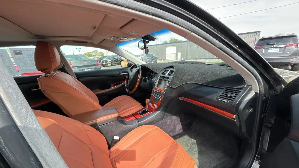 Lexus ES photo 26