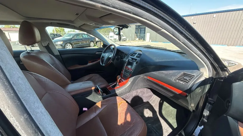 Lexus ES photo 16