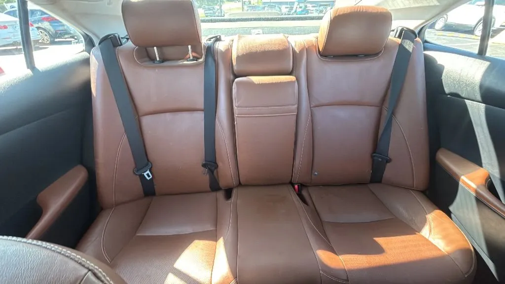 Lexus ES photo 30