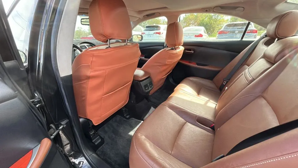 Lexus ES photo 22
