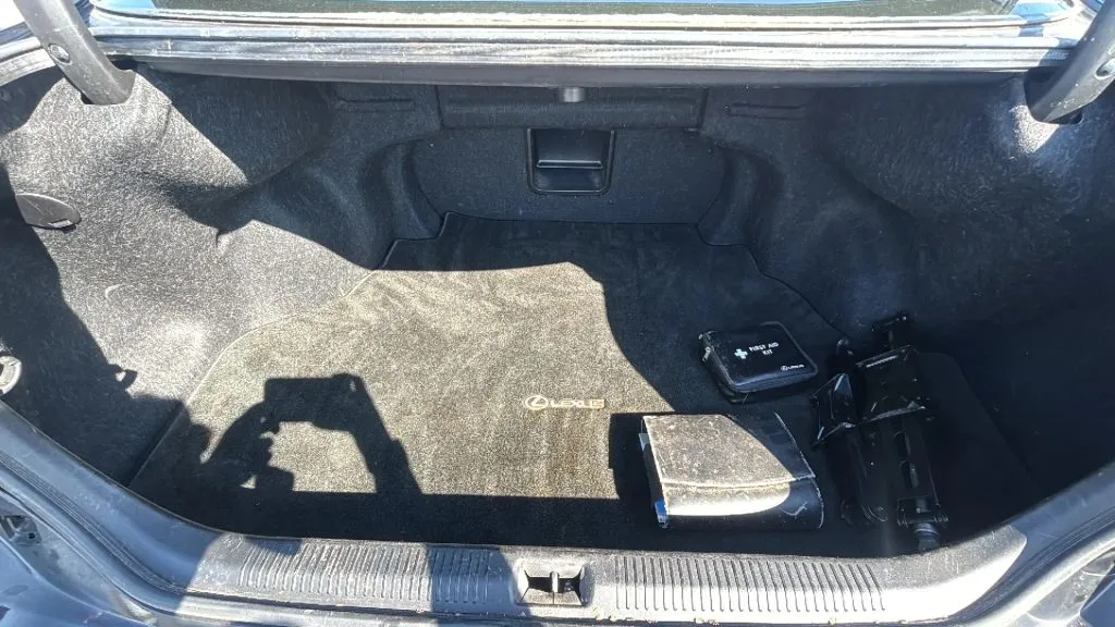 Lexus ES photo 11